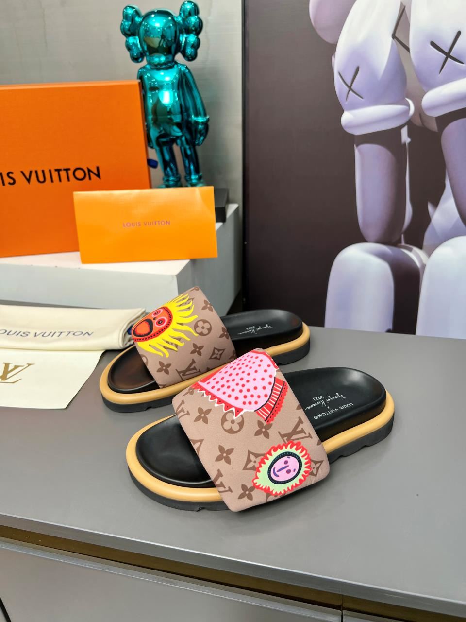 Louis Vuitton Slippers